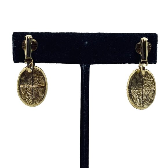 Gold Tone, Black & White Celluloid Cameo Brooch With Clip On Earrings (5724) - Picture 9 of 11